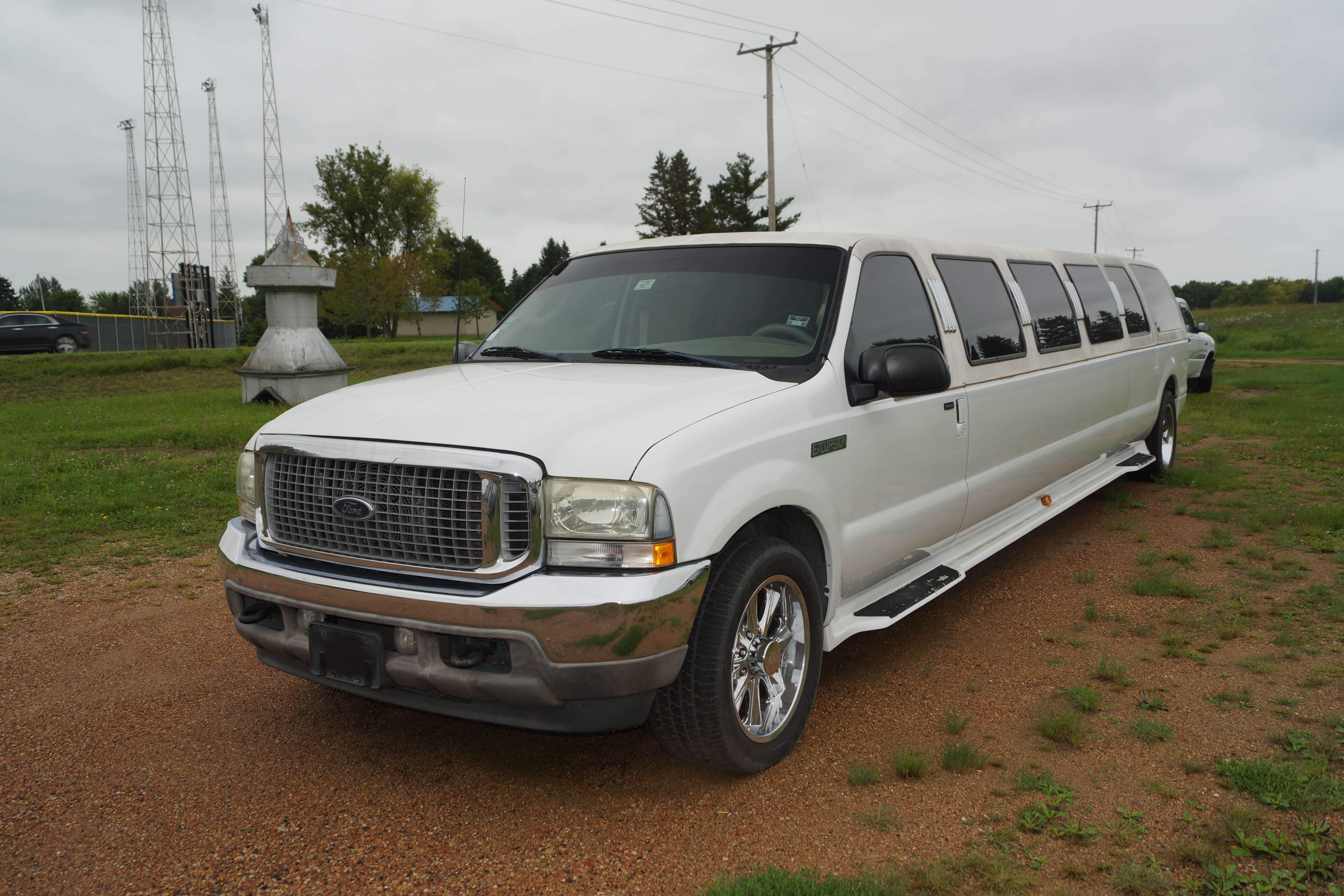 2000 ford excursion limo